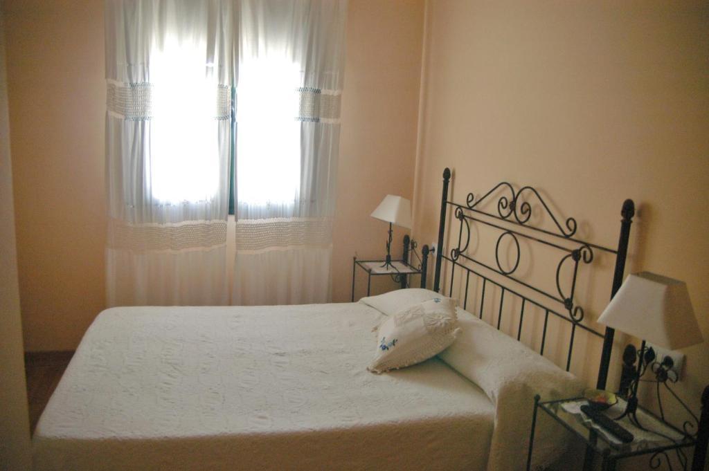Hostal Conde De La Encina Trujillo Habitación foto
